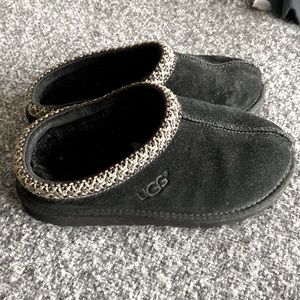 Kids size 2 Ugg Tasman shoes